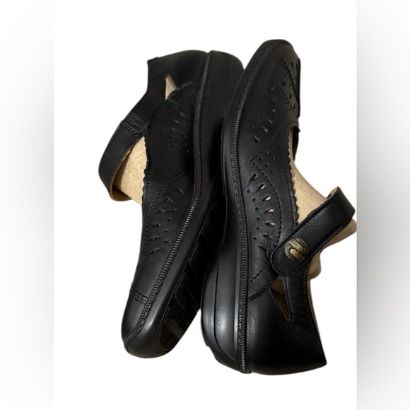 NWOT Hotter Madeln England Chile women’s 7 black leather Mary Jane shoes - Picture 3 of 6